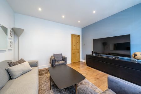 3 bedroom flat to rent - Photo 4