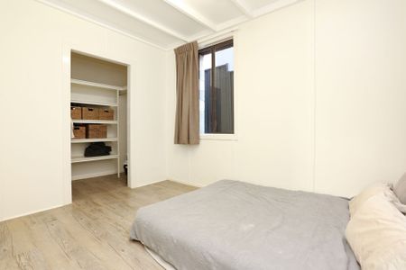 CENTRAL COOLANGATTA TWO BEDROOM UNIT - Photo 4