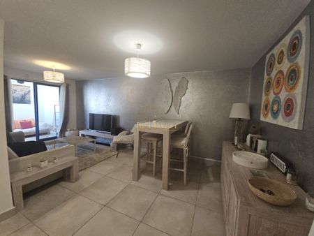 Location Appartement 2 pièces 48m² ST DENIS 97400 - Photo 2