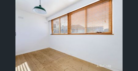 Two Bedroom Apartment in Brunswick West - Photo 2
