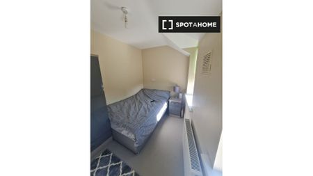 Room for rent in 4-bedroom house in Dublin - Photo 5