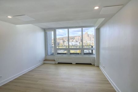 1975 de Maisonneuve - Photo 2