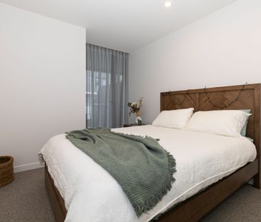 Spacious 3-Bedroom Apartment with Stunning City Views in Brunswick ... - Photo 3