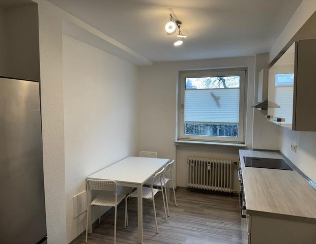 Frauen WG 1 Zimmer für STUDENTEN- BERUFSTÄTIGE in 3er !!! Frauen WG !!! Sofort frei! Komplett möbliert mit Einbauküche direkt an der UNI - Foto 1