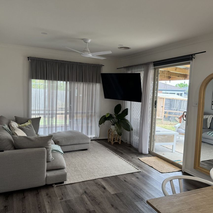 Modern Family Home, Furnished or Unfurnished! - Photo 1