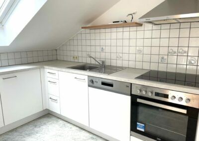 Geräumige 3 Zimmer-Wohnung mit möblierter Küche und Balkon! - Photo 5