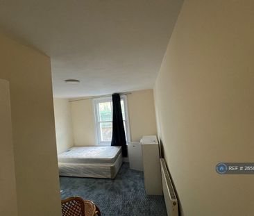 1 bedroom in a flat share to rent - Photo 1