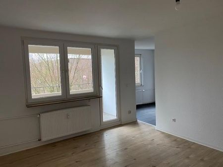 *Frisch renovierte 3-Zimmerwohnung mit Balkon und toller Aussicht* - Photo 5