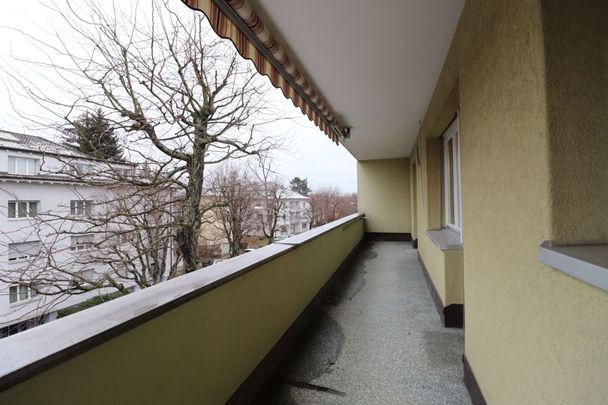 An der Grenze zu Allschwil - gemütliche 4-Zimmer-Dachwohnung mit 2 Balkonen - Foto 1