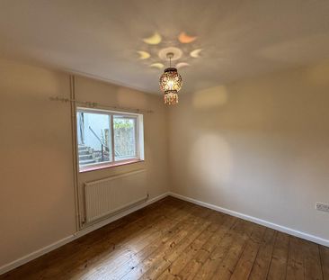 2 bedroom semi-detached bungalow to rent - Photo 4