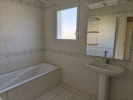 Location Maison 4 pièces 85m² MESANGER 44522 - Photo 4