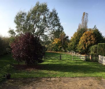 A character Oast house set in a rural location with charming countr... - Photo 6