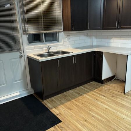 À Louer – Appartement 5 ½ Rénové à Montréal (Près du metro Langelier) - Photo 3