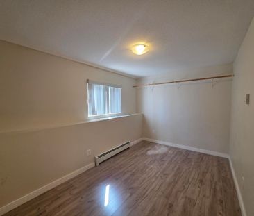 Spacious Two Bedroom/One Bath Suite Centrally Located in Surrey - Photo 2