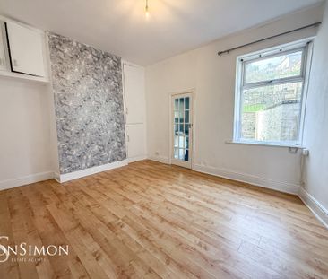 Burnley Road East - Photo 3