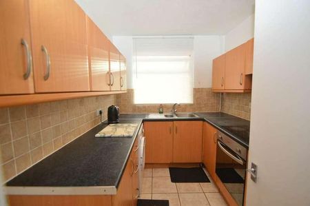 Addlestone, KT15 - Photo 4