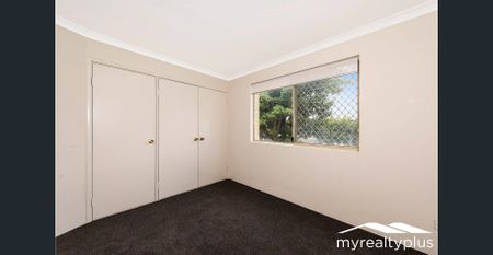 Stylish Townhouse Living in a Peaceful Leafy Street - Photo 5