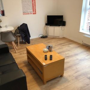 Apt 6-2a Eglantine Gardens, Belfast, BT9 6EZ - Photo 2