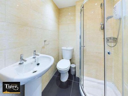 Promenade, Blackpool, FY1 - Photo 5