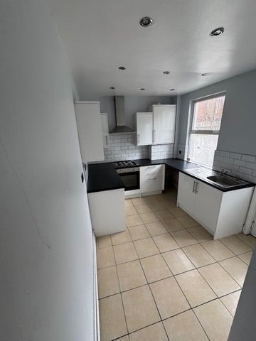 2 Bed Terraced House, Laird Street, CH41 - Photo 2