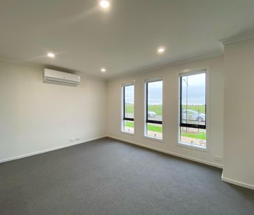 Contemporary Living! - Photo 1