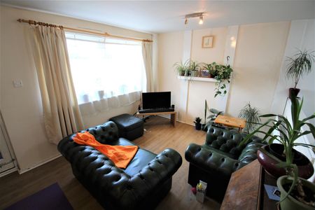 Hyde Park Close, Hyde Park, LS6 1SF, Leeds - Photo 2