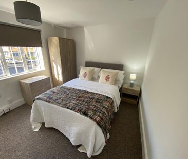 4 bedroom flat share to rent - Photo 3