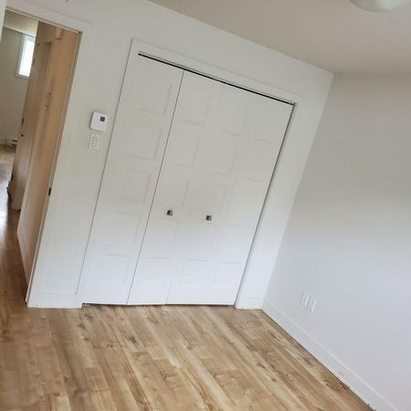 GRAND 3 ½ À LOUER DANS UN IMMEUBLE RECENT – DISPONIBLE 1ER DECEMBRE. - Photo 4