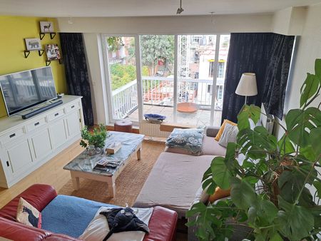 CENTRAAL GELEGEN EN RUIM DUPLEX APPARTEMENT MET 3 TERASSEN - Photo 3