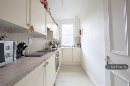 3 bedroom flat to rent - Photo 5