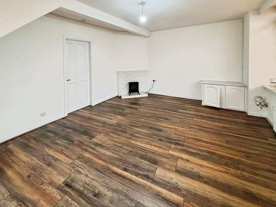 2 bedroom end of terrace house to rent - Photo 1