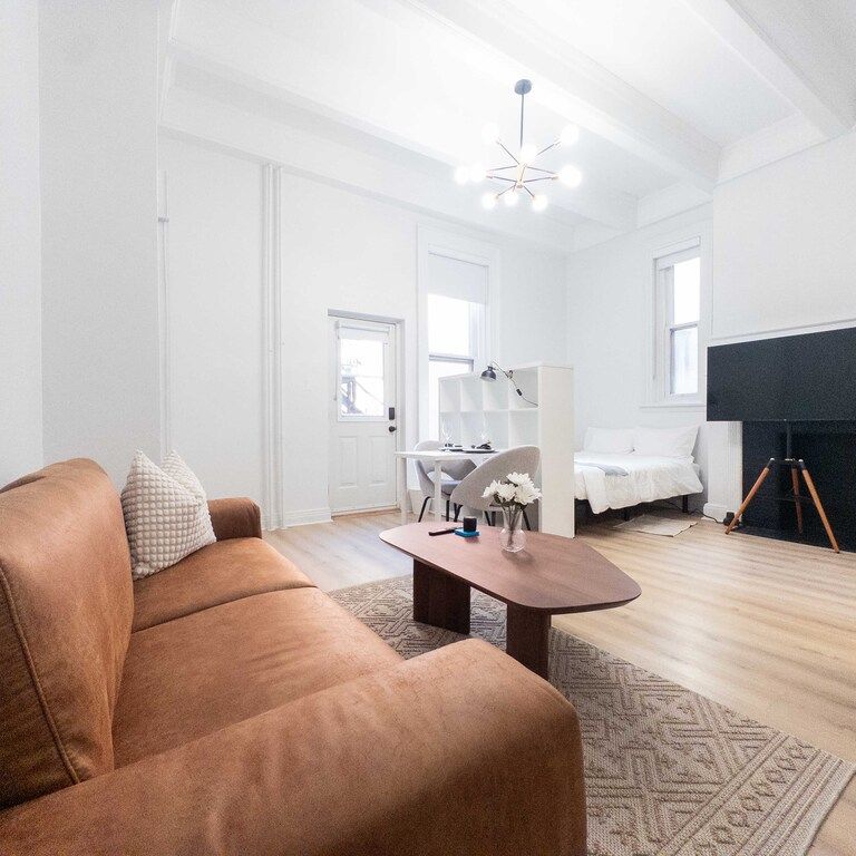1½ Meublé – Milton-Parc | Dispo Now - Photo 1