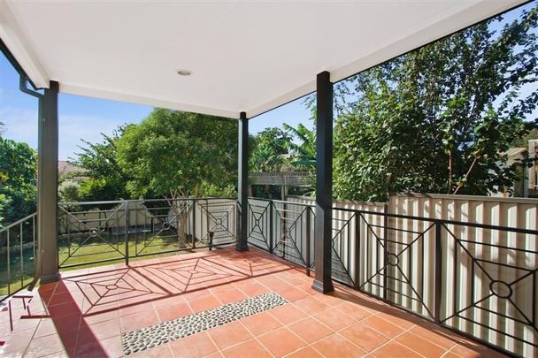 3 Bedroom Duplex in Prime Location - Photo 1