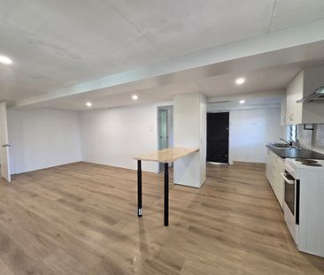 Fresh 2-Bedroom Unit including power, water, gas and internet!! - Photo 2