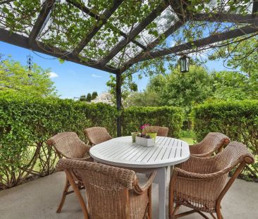 Charming Home with Private Garden Retreat - Photo 4