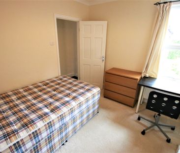 3 Bed Terraced House, St. Edwards Road, RG6 - Photo 5