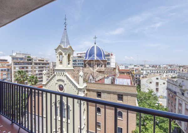 Excellent 3 Bedroom apartment for rent in El Carmen, Valencia