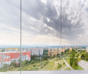 Pronájem světlého a útulného bytu 2+1 s lodžií a výhledem na západ ... - Photo 4