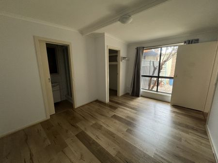 Charming 1-Bedroom House in Altona Meadows - WATER USUAGE BILL INCLUDED - Photo 2