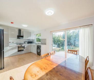 4 bedroom semi-detached house to rent - Photo 6