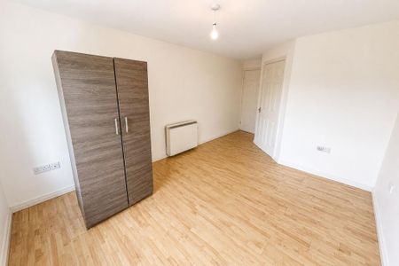 2 bedroom ground floor flat to rent - Photo 3