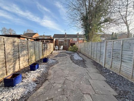 2 bed terraced house to rent in St. Johns Street, Kenilworth, CV8 - Photo 2