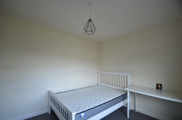 4 bedroom Semi-detached house to rent - Photo 1