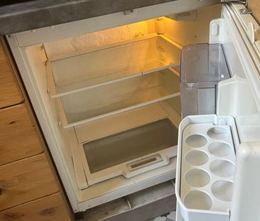 Room in a Shared House, Barking, IG11 - Photo 3