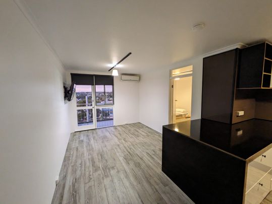 Modern Inner-City Living - Stylish Apartment in Prime West Perth Location - Photo 1