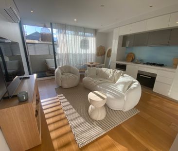 Light filled living in a prime beachside pocket - Photo 1