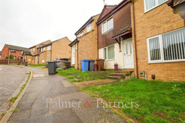 2 bedroom terraced house to rent - Photo 1