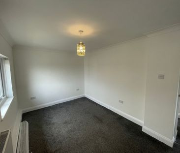 Bwlch Crescent, Neath, SA11 - Photo 6