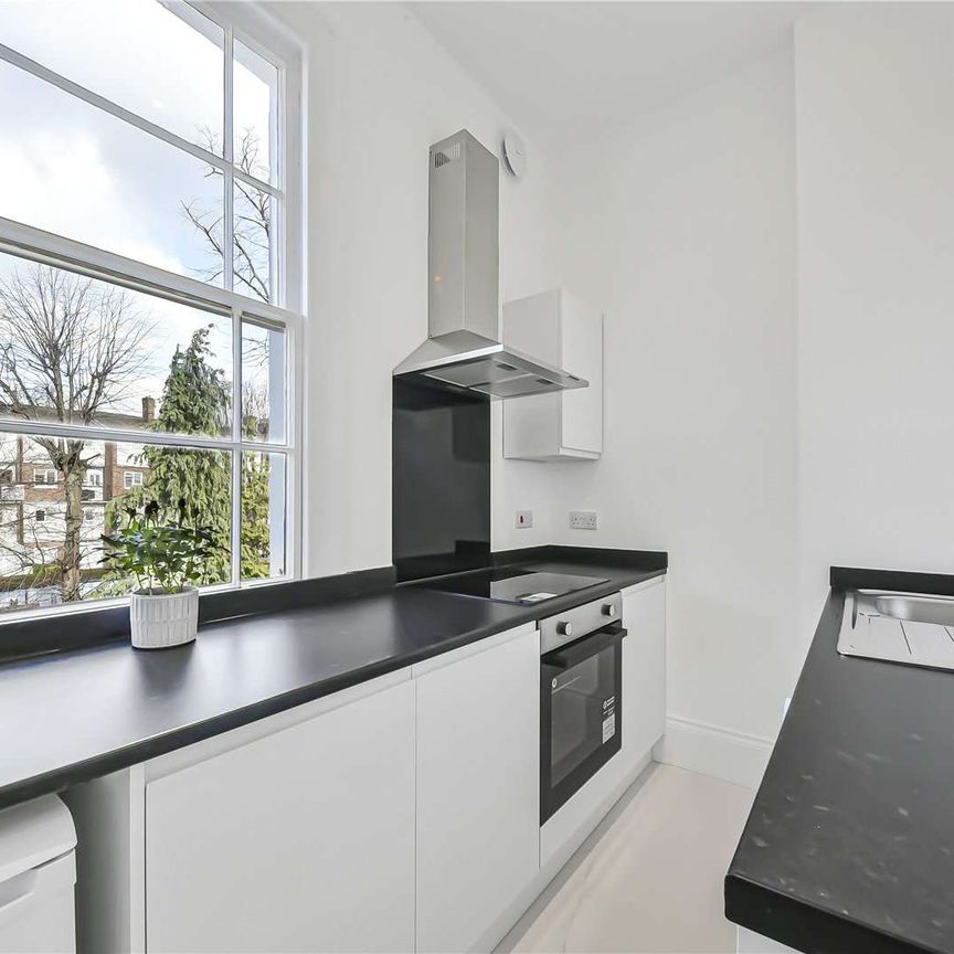 Newly renovated two bedroom set on first floor of a period conversion - Photo 1