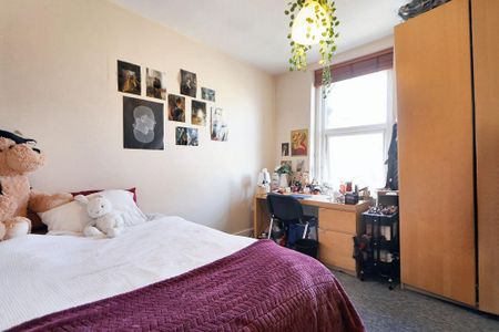 6 bedroom terraced house to rent - Photo 4